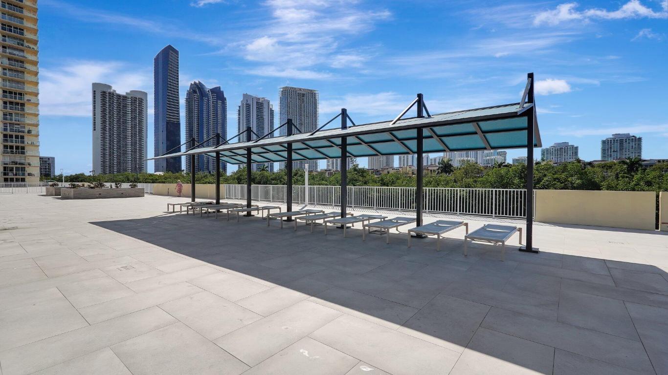 Winston Towers 300 - Residential