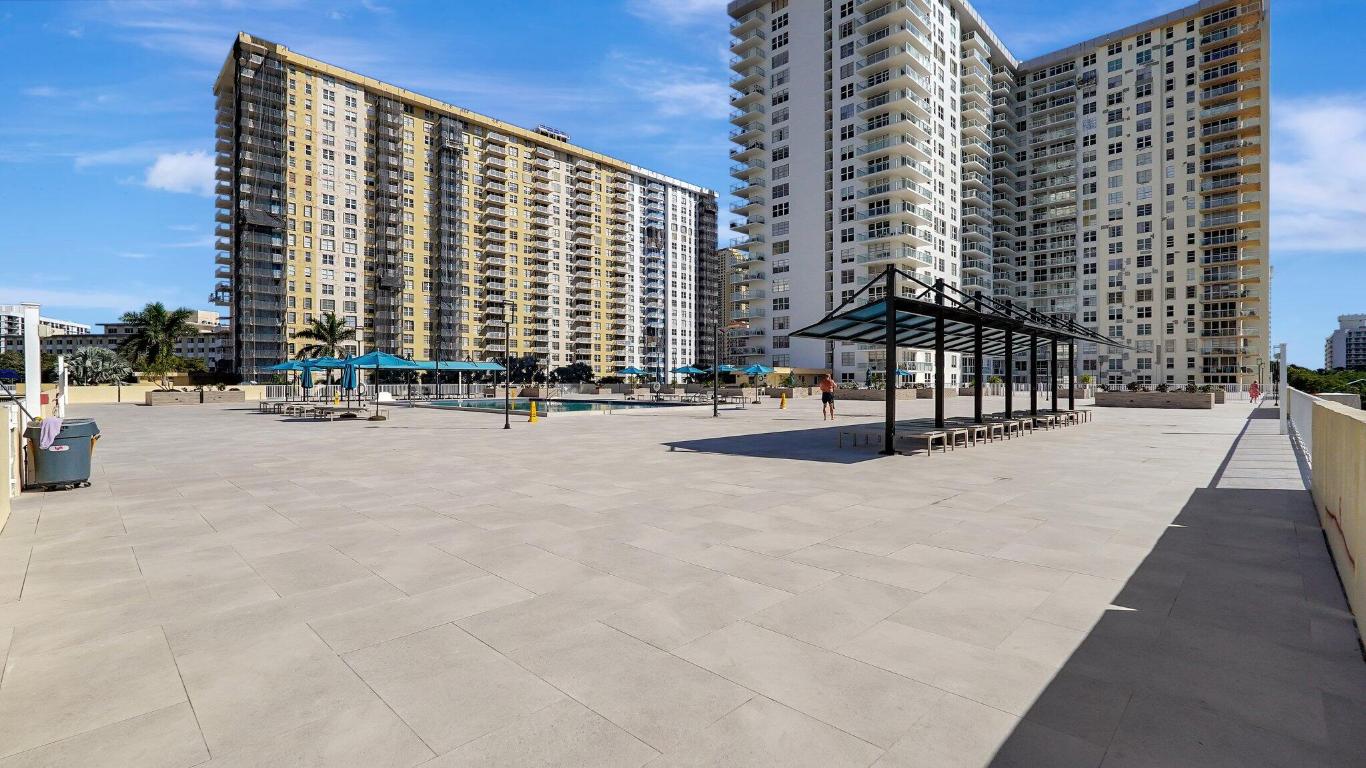 Winston Towers 300 - Residential