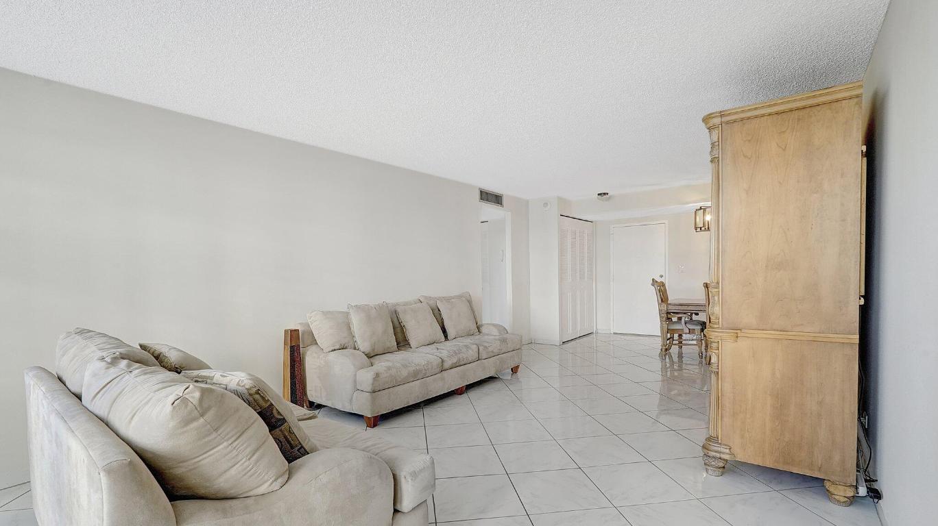 Winston Towers 300 - Residential