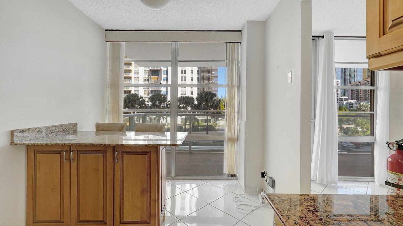 Winston Towers 300 - Residential