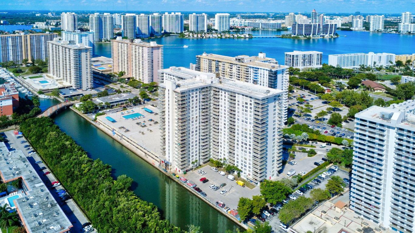 Winston Towers 300 - Residential