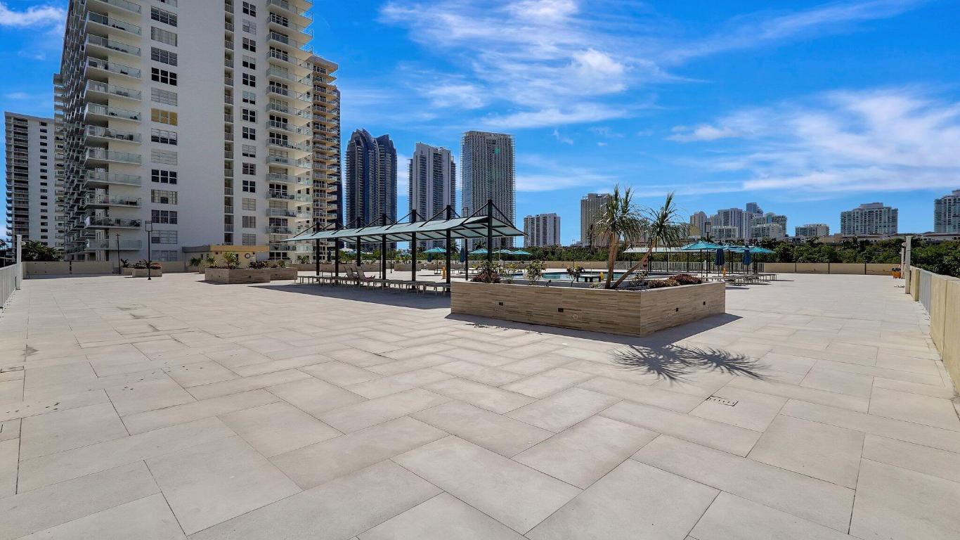 Winston Towers 300 - Residential