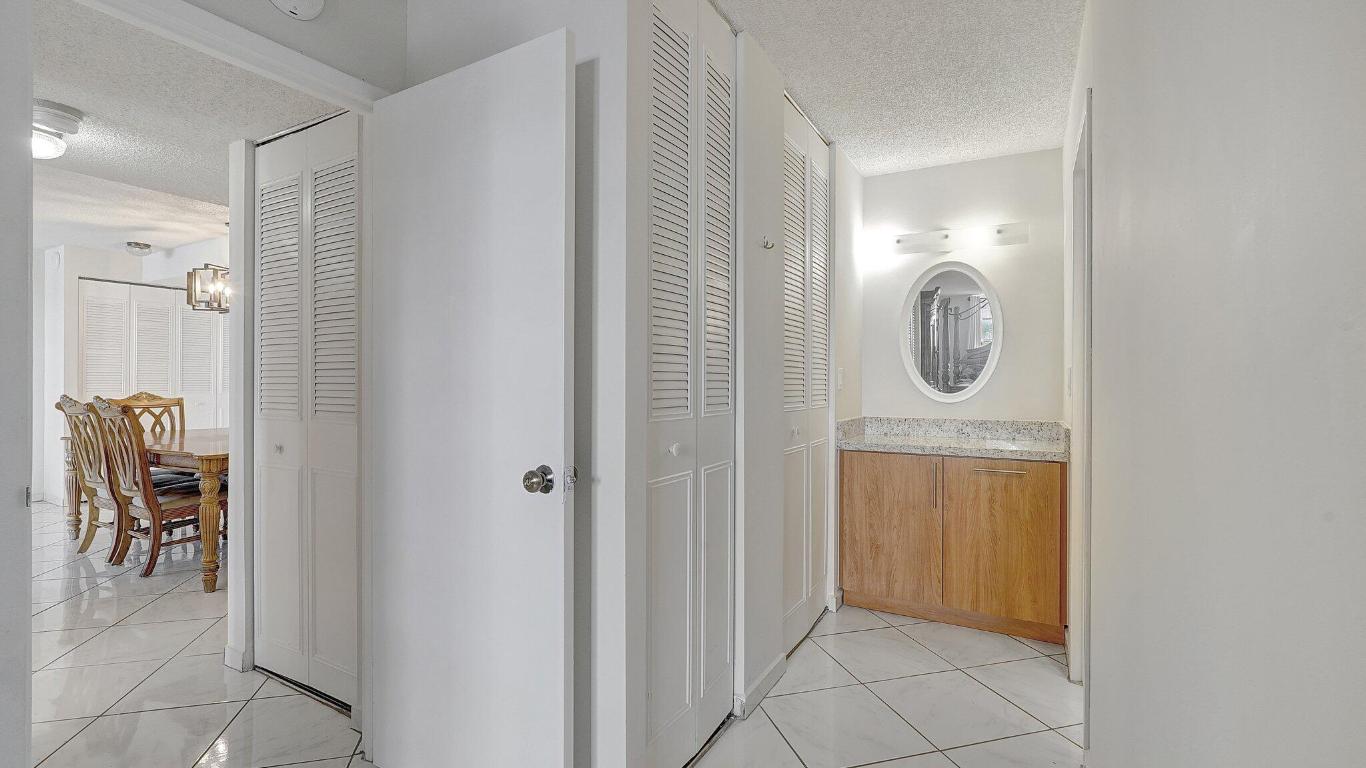 Winston Towers 300 - Residential