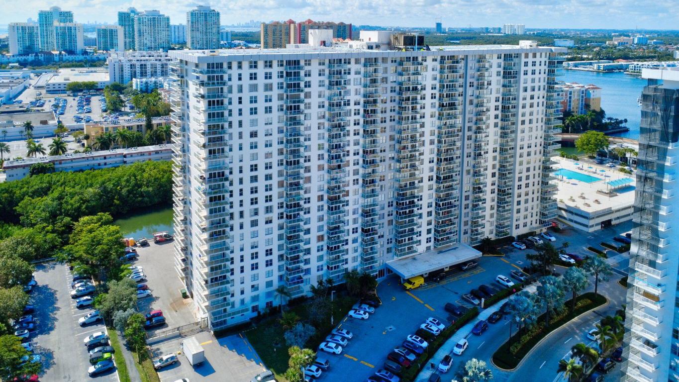 Winston Towers 300 - Residential