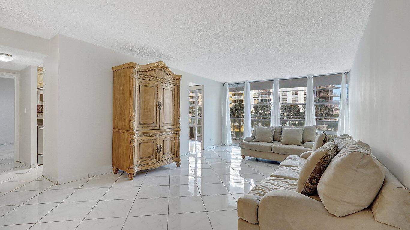 Winston Towers 300 - Residential