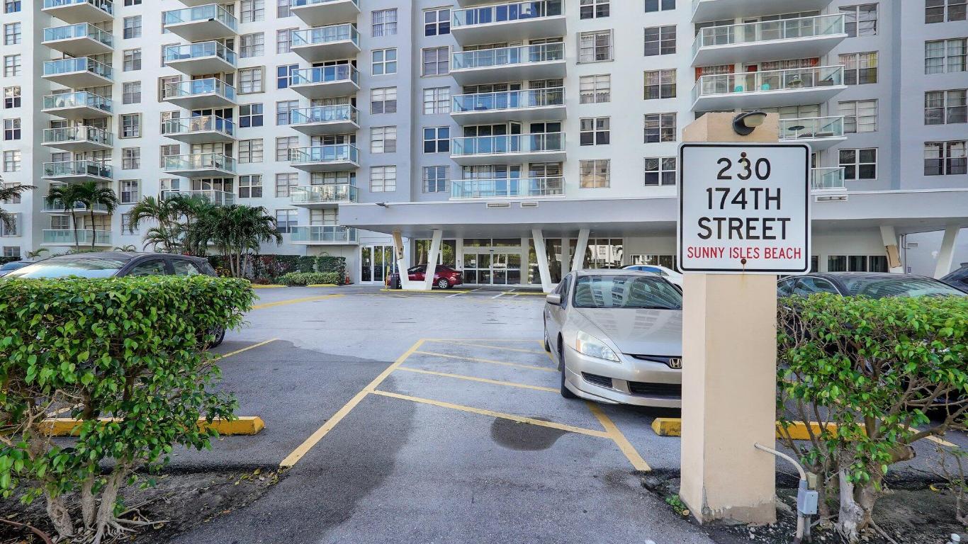 Winston Towers 300 - Residential