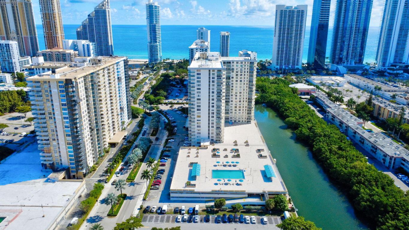 Winston Towers 300 - Residential