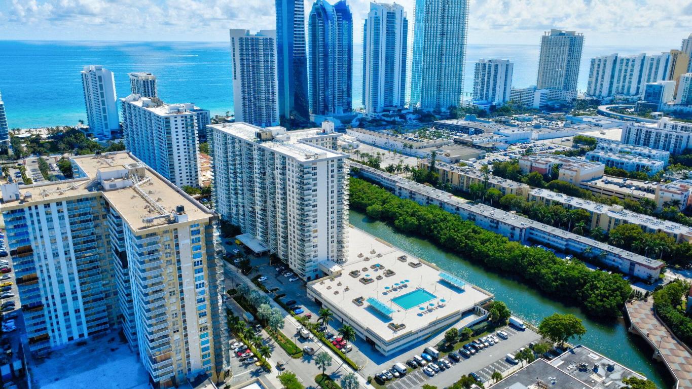 Winston Towers 300 - Residential