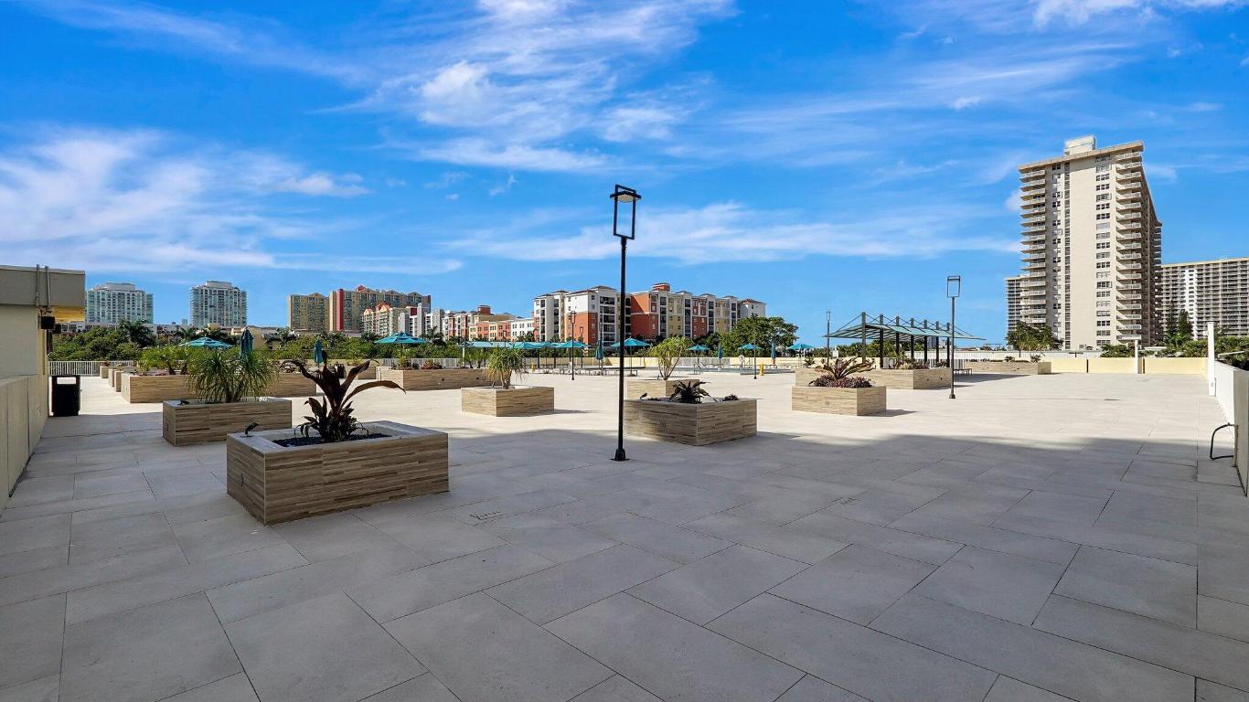 Winston Towers 300 - Residential