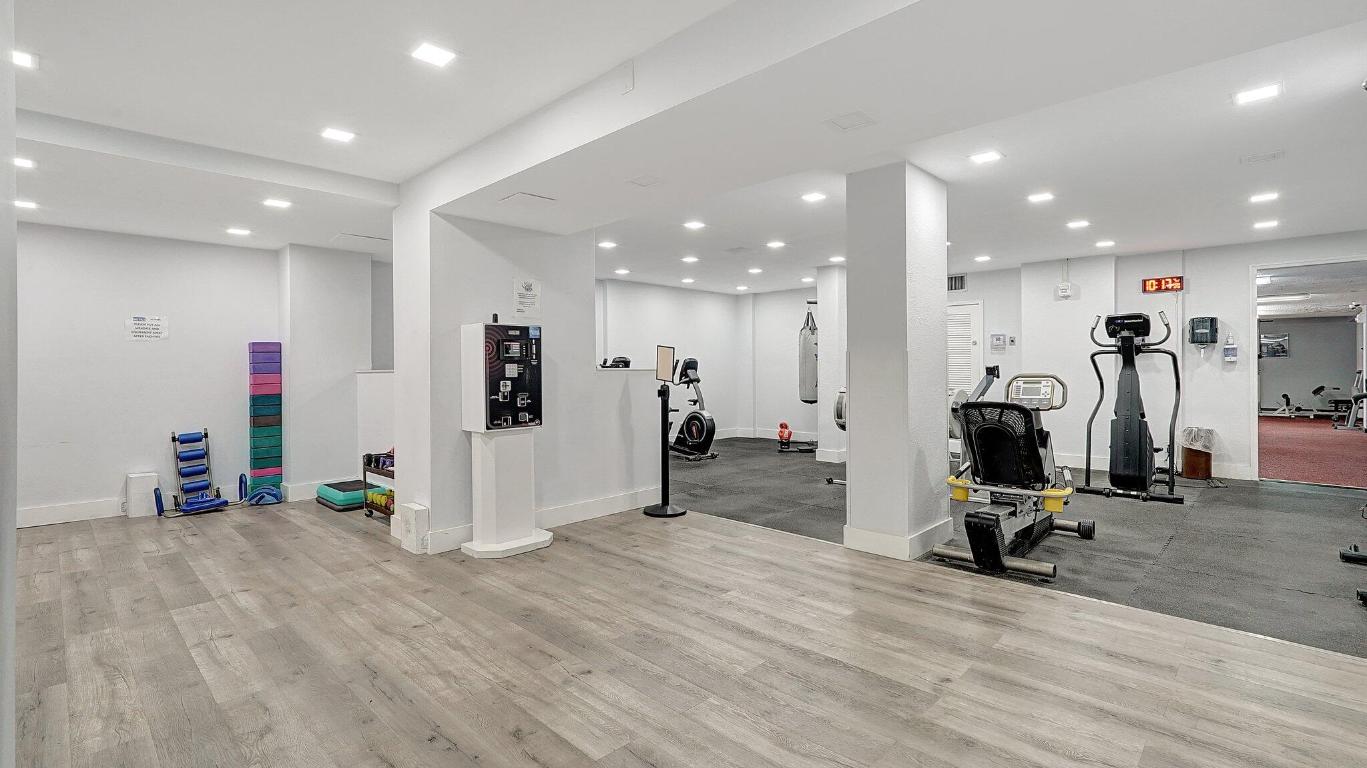 Winston Towers 300 - Residential