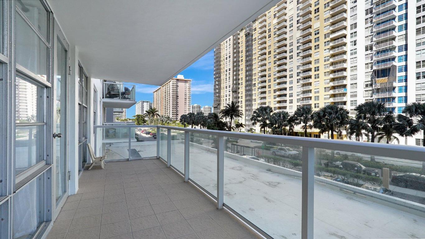 Winston Towers 300 - Residential