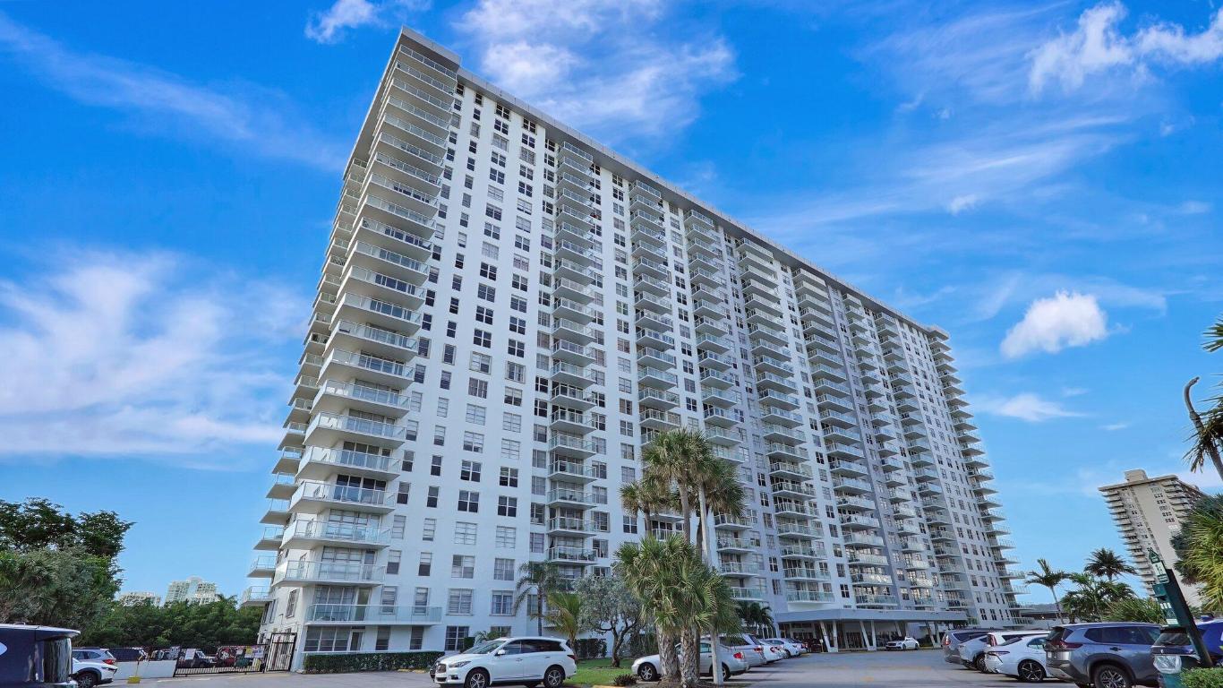 Winston Towers 300 - Residential