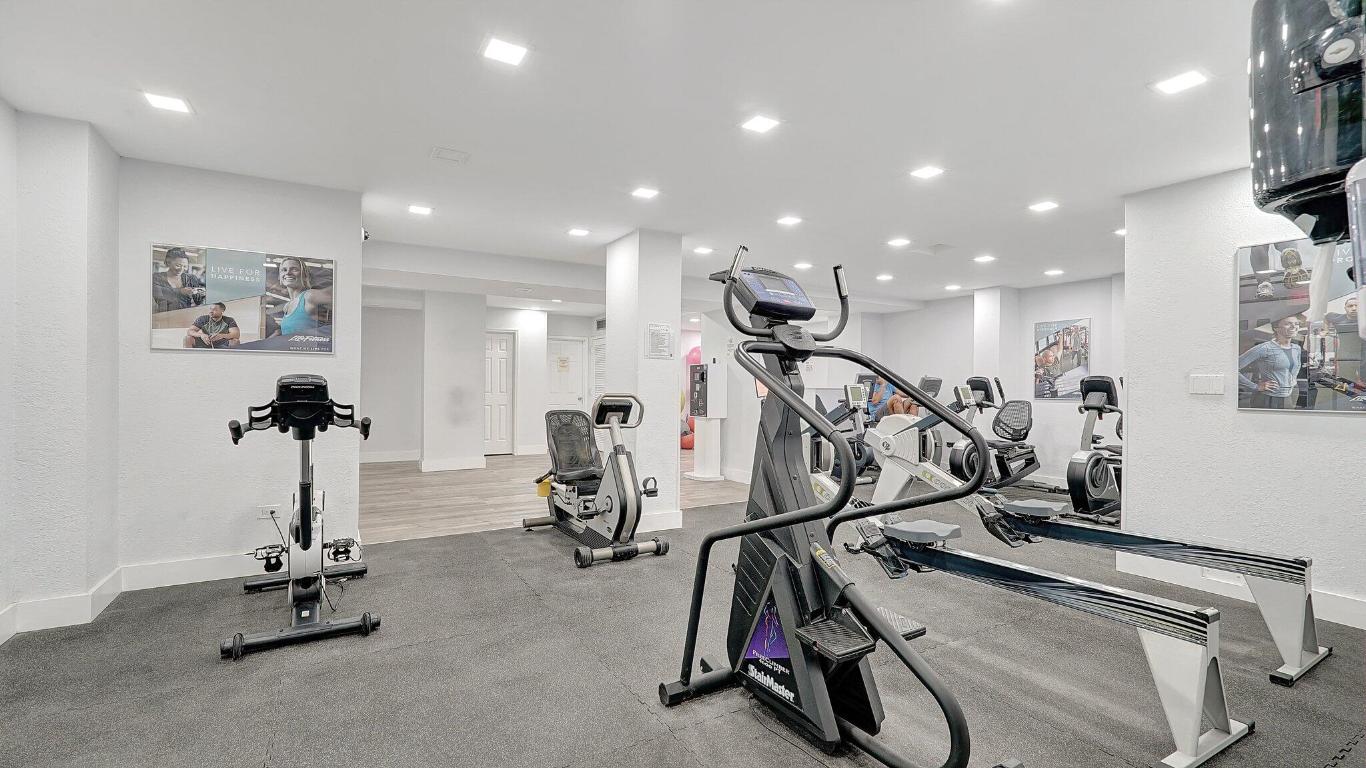 Winston Towers 300 - Residential