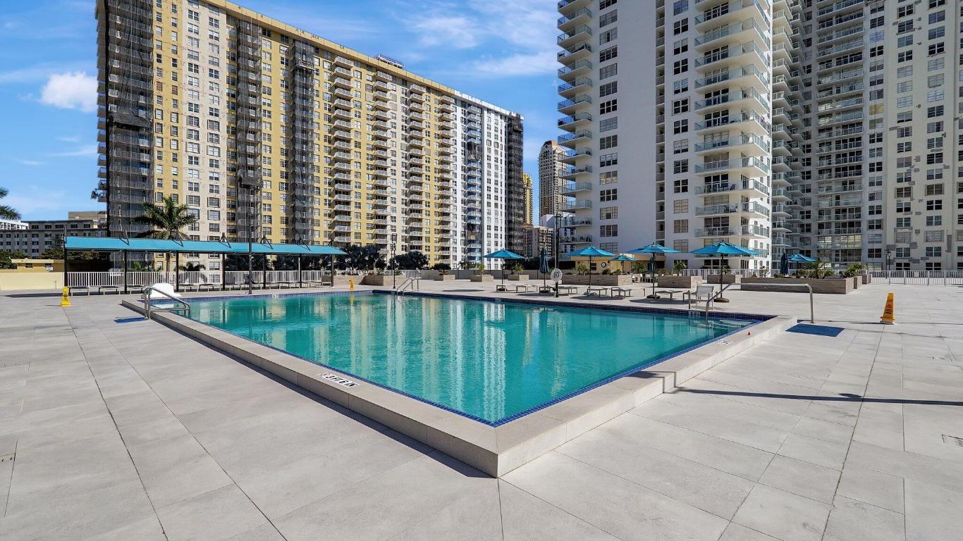 Winston Towers 300 - Residential