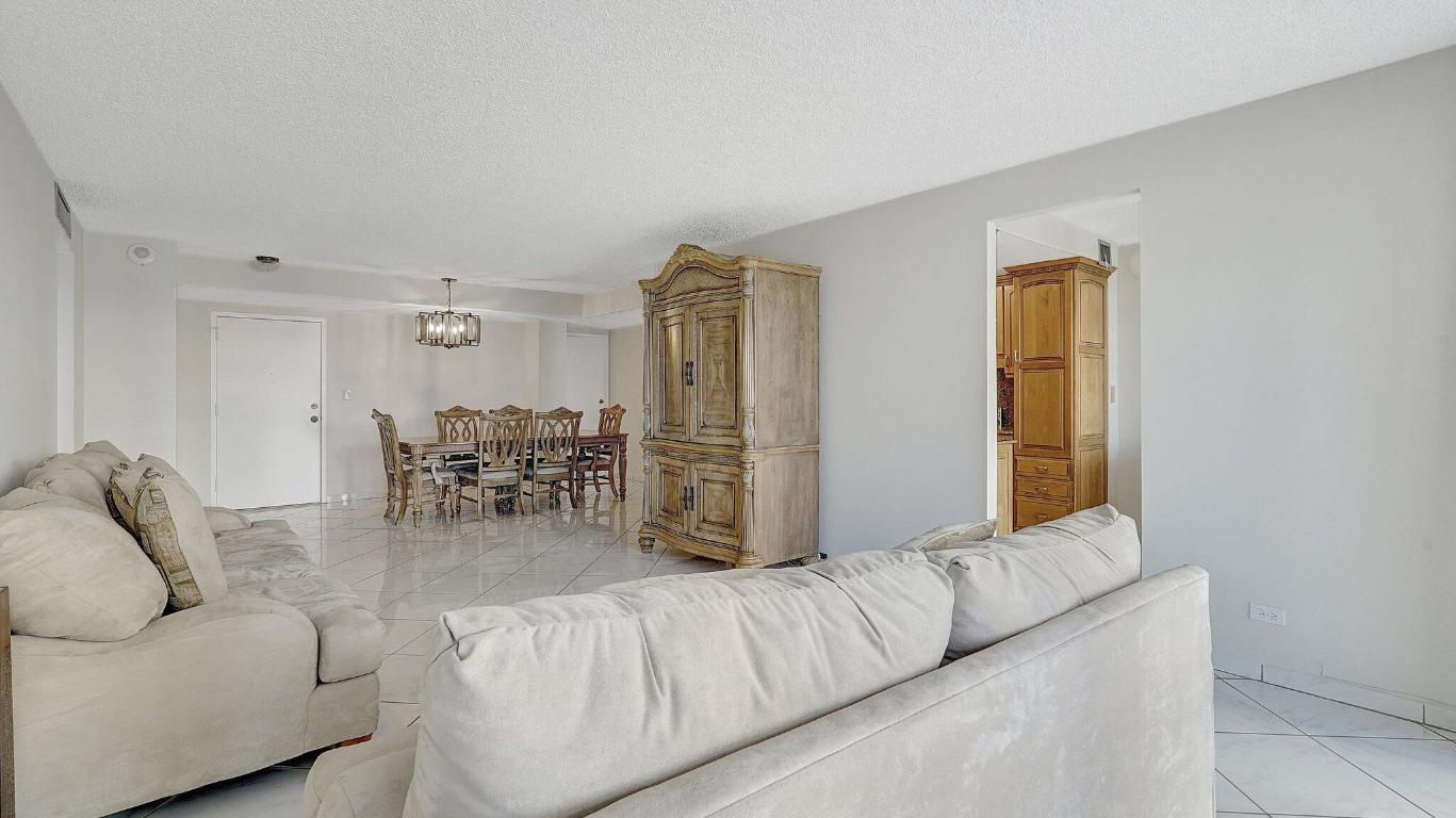 Winston Towers 300 - Residential