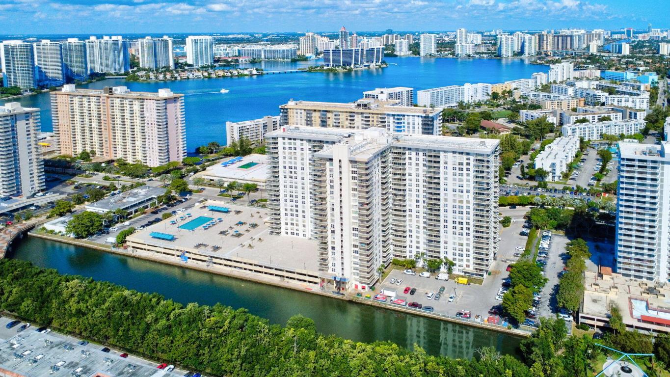 Winston Towers 300 - Residential