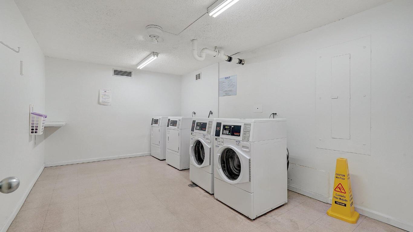 Winston Towers 300 - Residential