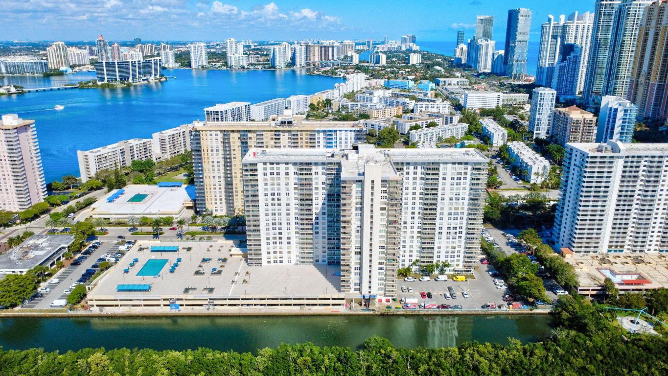 Winston Towers 300 - Residential