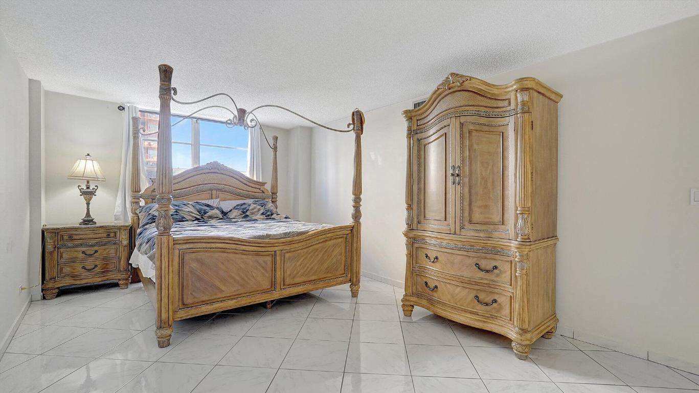 Winston Towers 300 - Residential