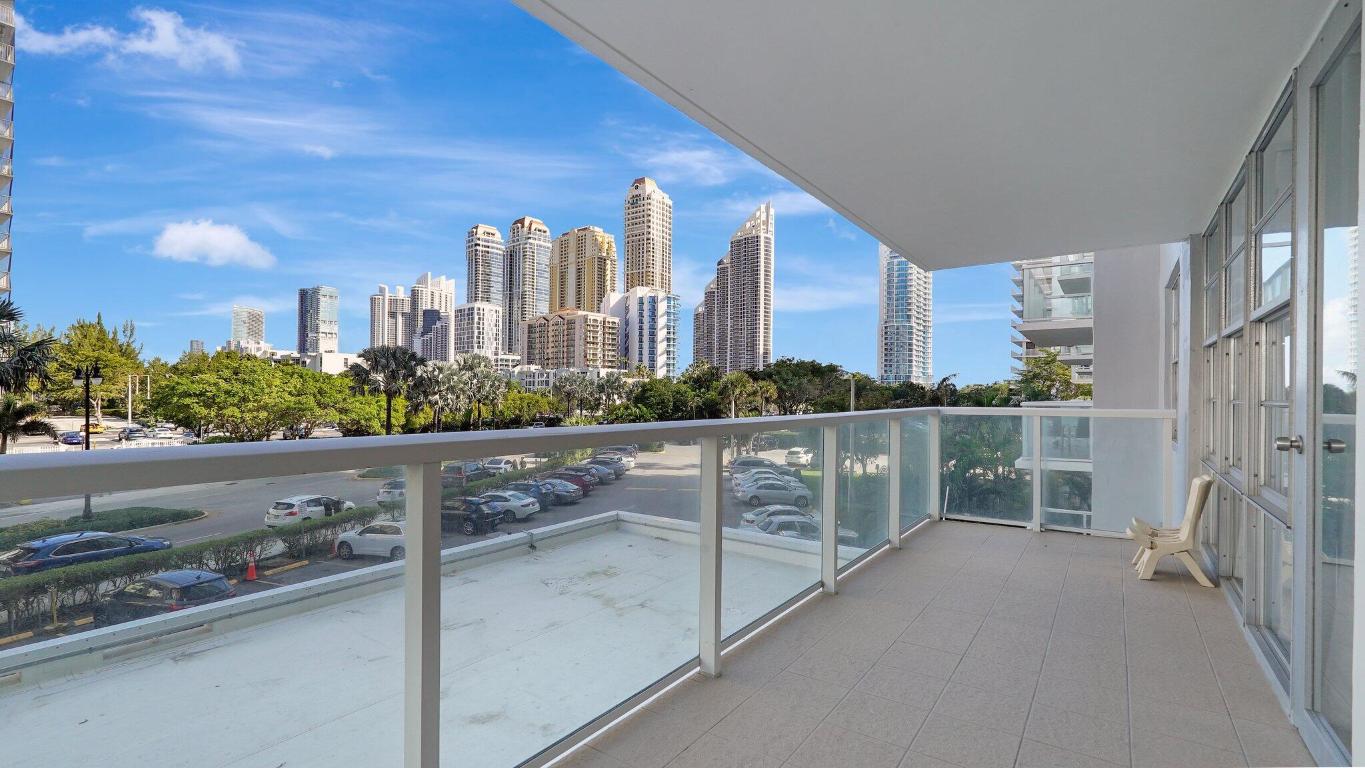 Winston Towers 300 - Residential