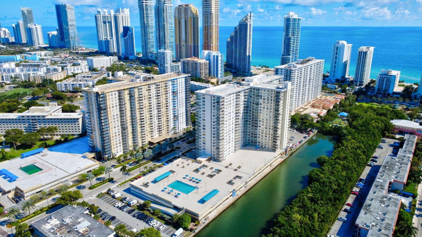 Winston Towers 300 - Residential