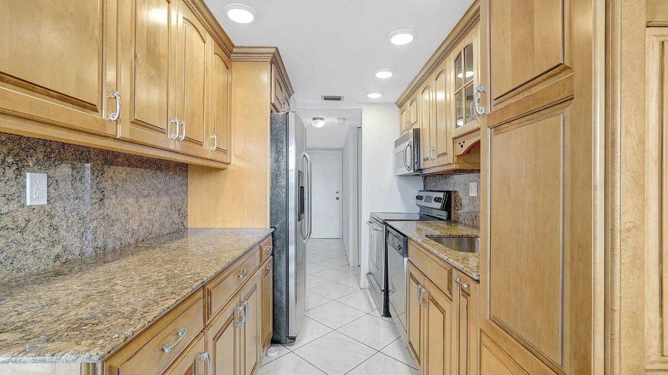 Winston Towers 300 - Residential