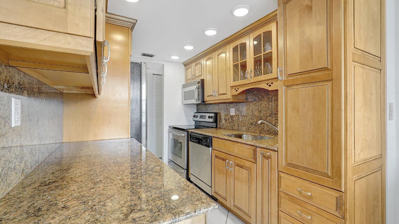 Winston Towers 300 - Residential