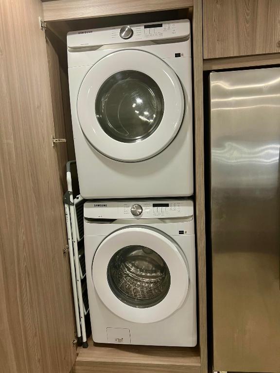 DEERFIELD LAKE - Residential