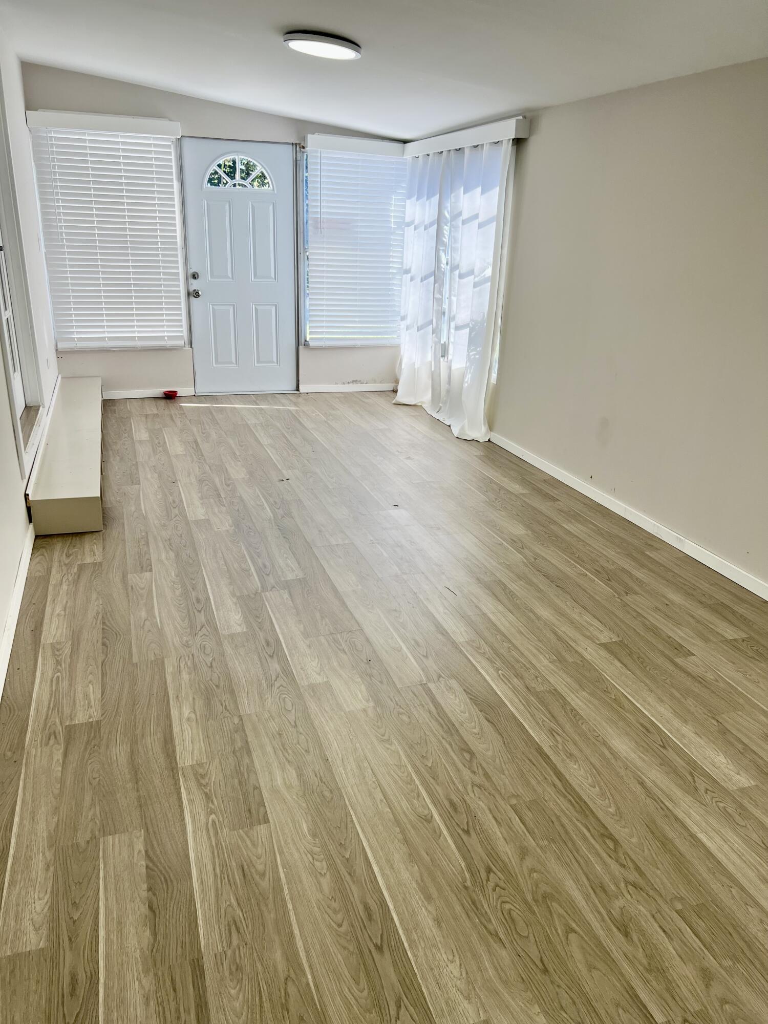 DEERFIELD LAKE - Residential