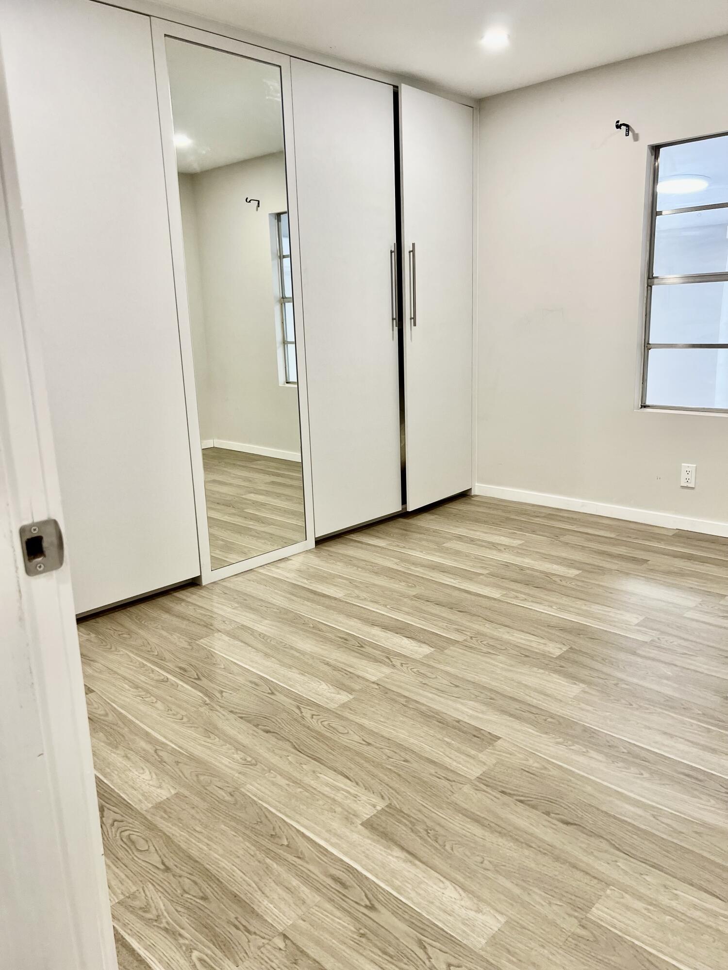 DEERFIELD LAKE - Residential