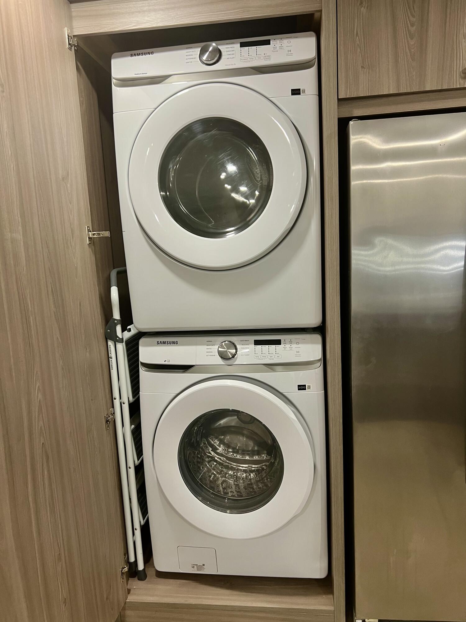 DEERFIELD LAKE - Residential