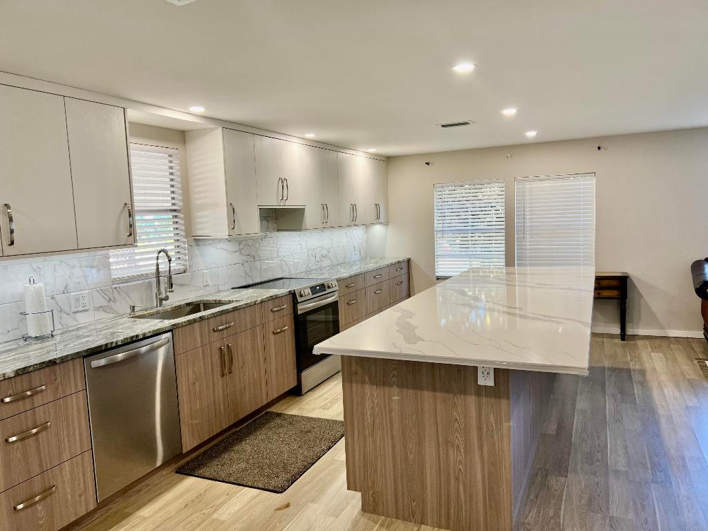 DEERFIELD LAKE - Residential