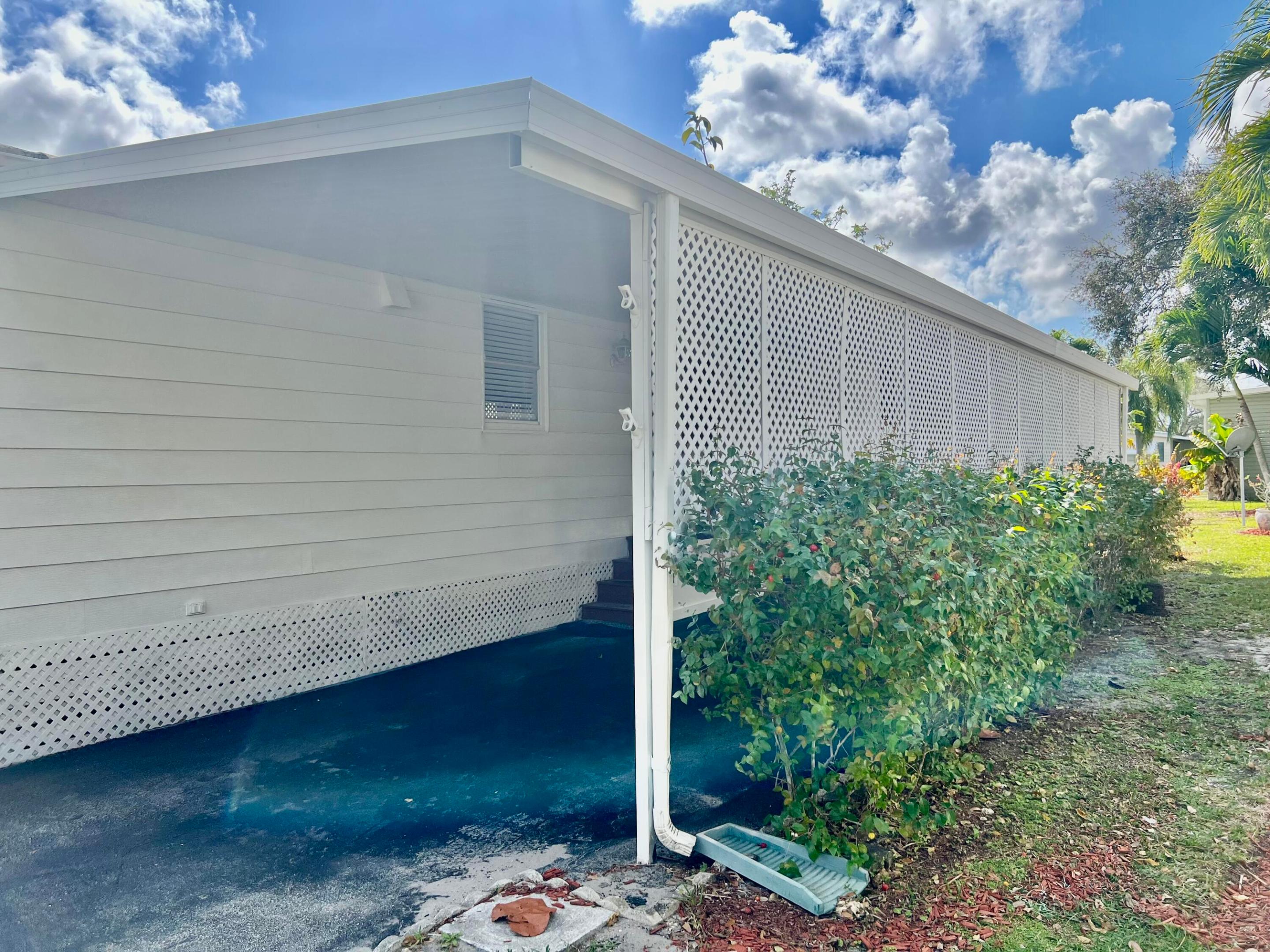 DEERFIELD LAKE - Residential