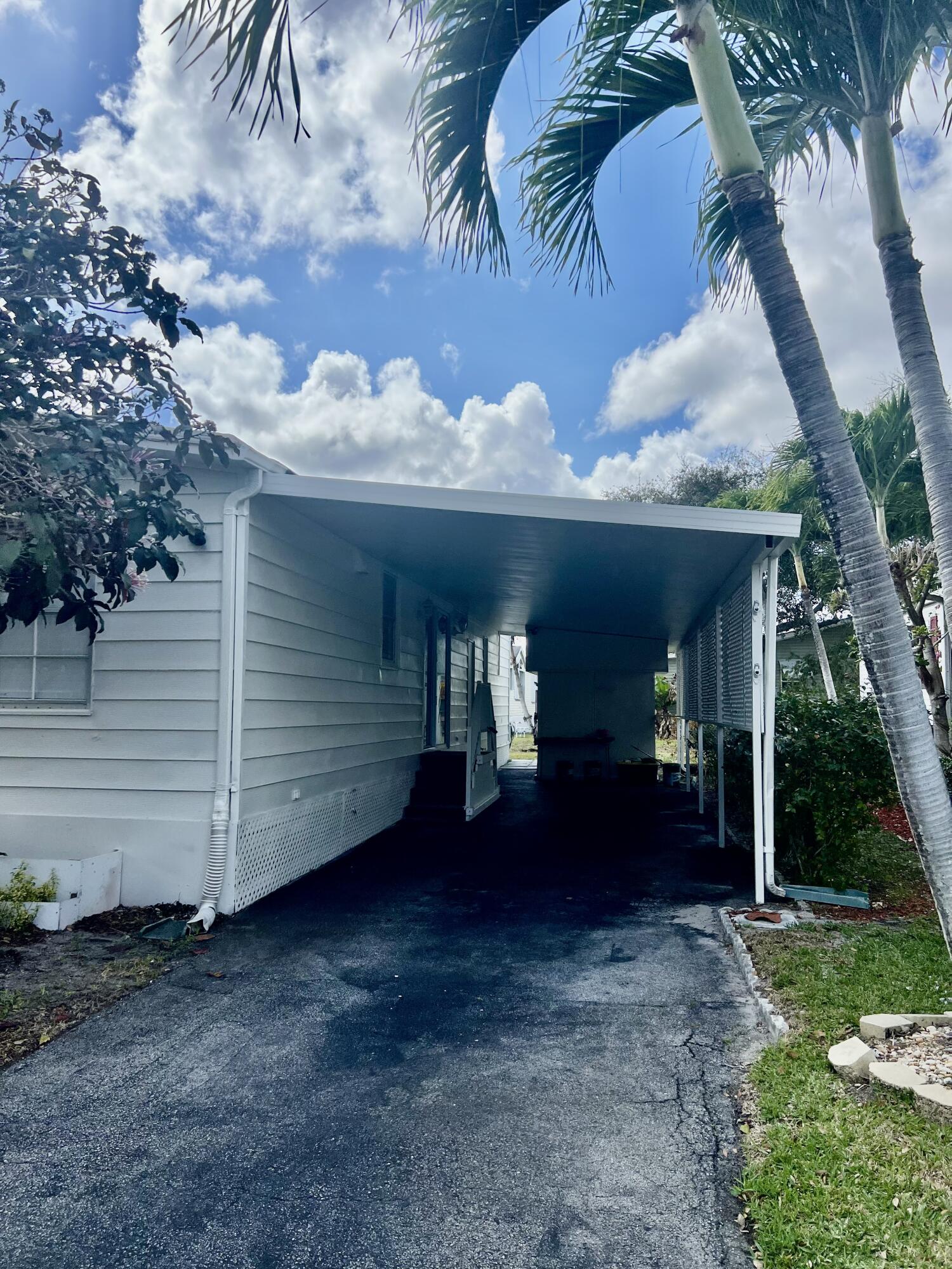 DEERFIELD LAKE - Residential