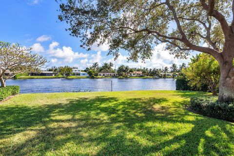 A home in Lake Clarke Shores