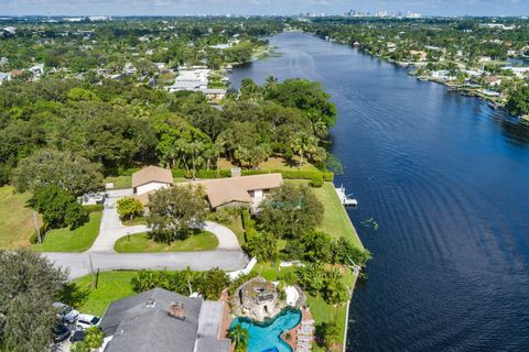 A home in Lake Clarke Shores