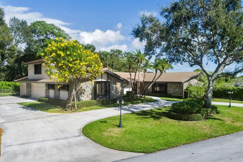 A home in Lake Clarke Shores