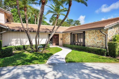 A home in Lake Clarke Shores