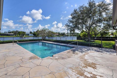 A home in Lake Clarke Shores