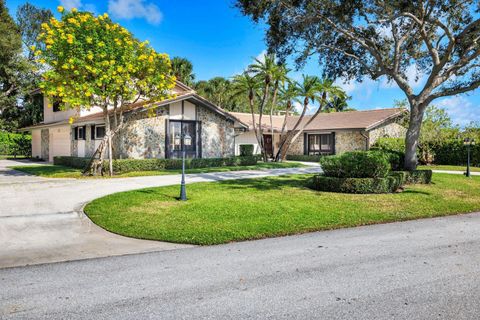 A home in Lake Clarke Shores