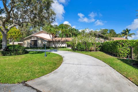 A home in Lake Clarke Shores