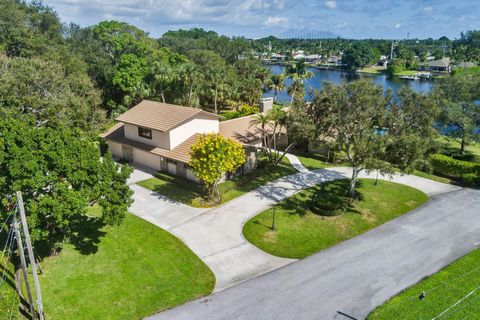 A home in Lake Clarke Shores