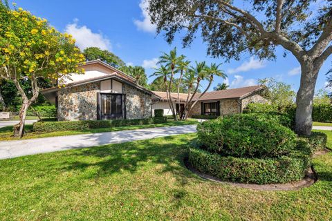 A home in Lake Clarke Shores