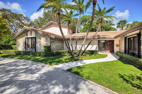 A home in Lake Clarke Shores