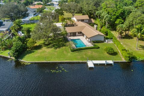 A home in Lake Clarke Shores