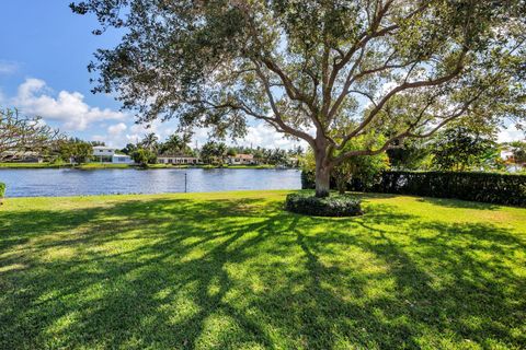 A home in Lake Clarke Shores