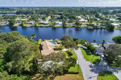 A home in Lake Clarke Shores