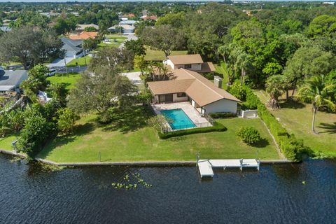 A home in Lake Clarke Shores