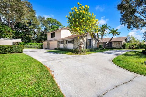 A home in Lake Clarke Shores