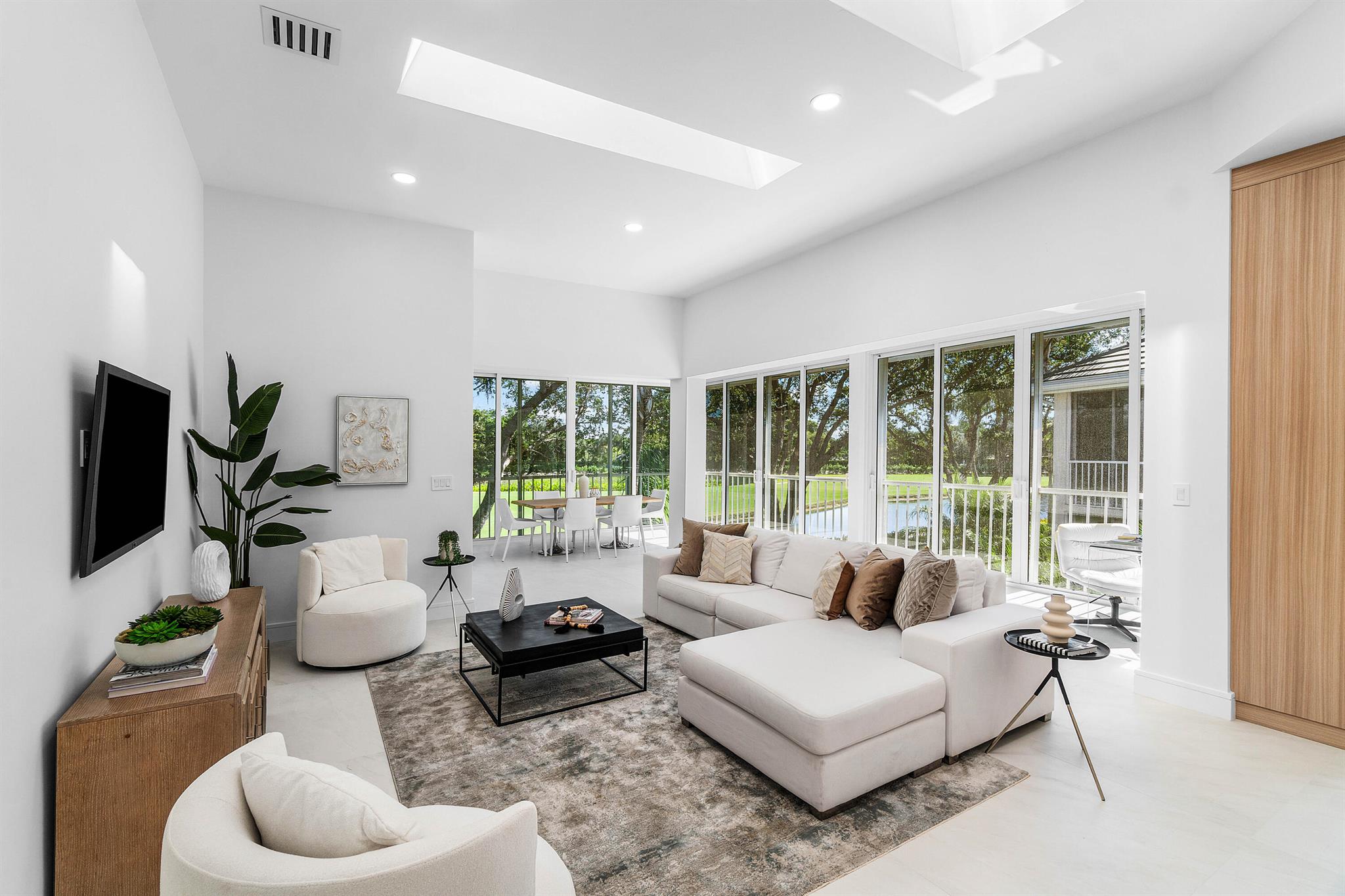 CATALINA / POLO CLUB - Residential